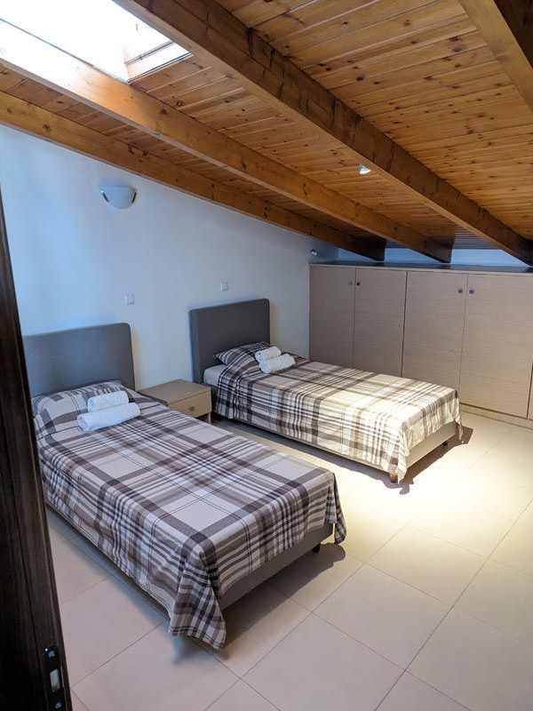 Samaras-Apartments17-rfh9k7wbihq7k22zw2dwjo7lg2bc2sfmebyhybbfb4